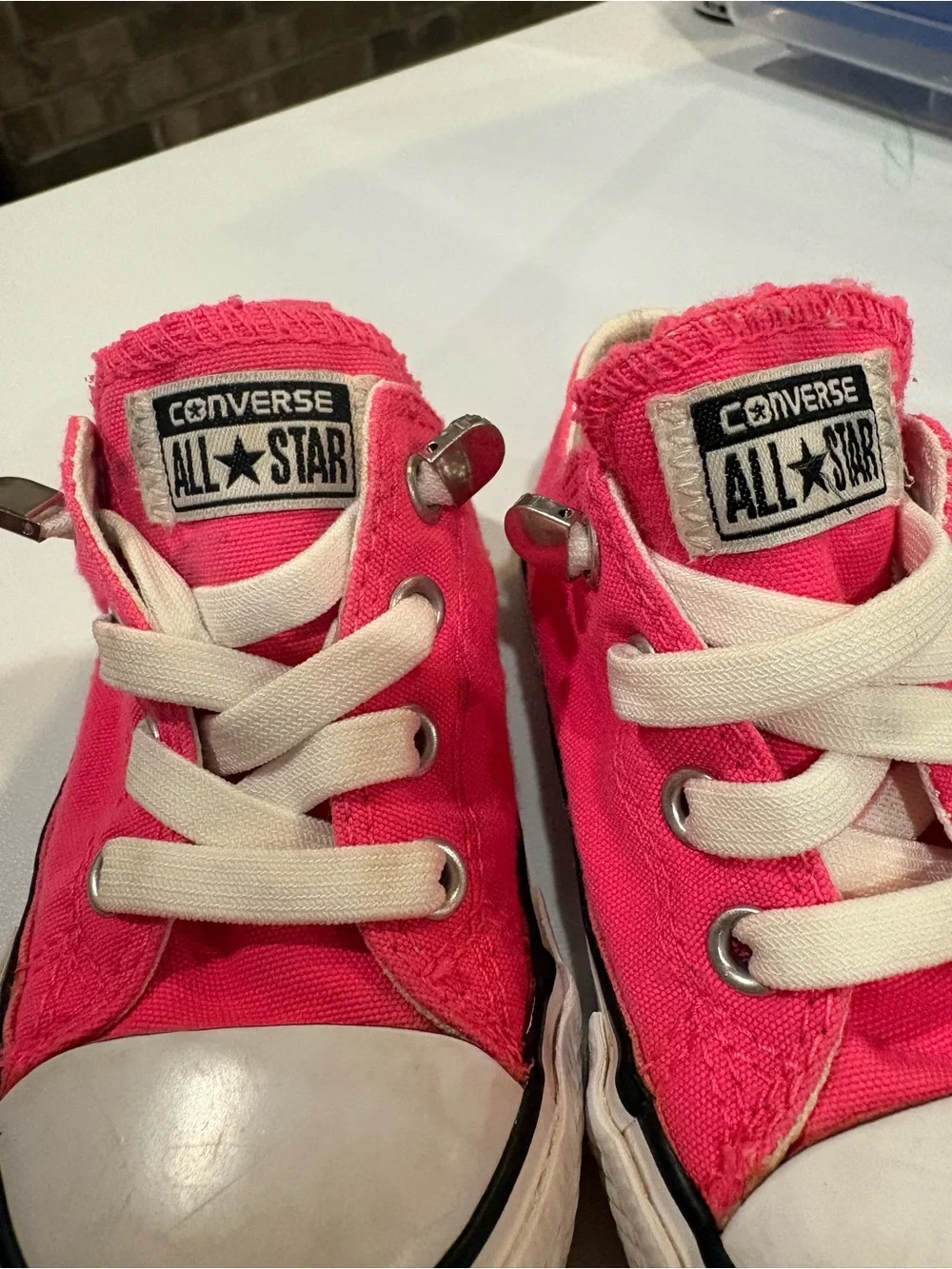 Converse Kids Low Top Sneakers in Bright Pink